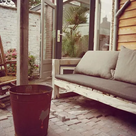 Spacious Beach House With Sunny Garden Апартаменты *
