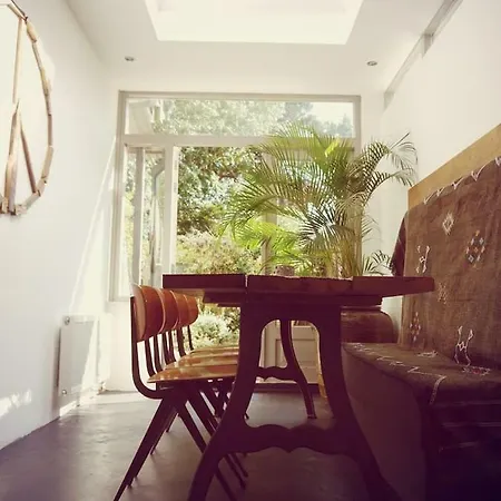 Spacious Beach House With Sunny Garden